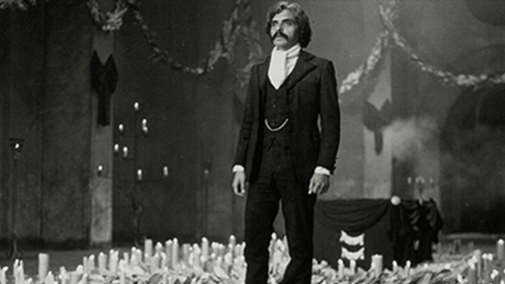 Escena de la película "Pedro Páramo-El hombre de la media luna" de director mexicano José Bolaños con el actor Manuel Ojeda