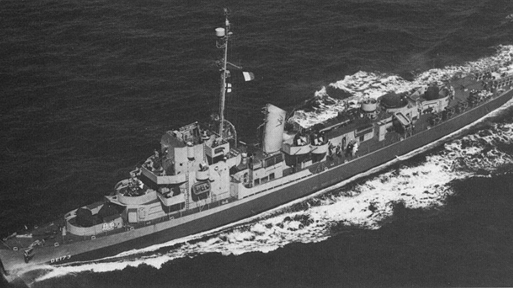 El destructor USS Eldridge de la Armada de los Estados Unidos en una fotografía del año 1944.